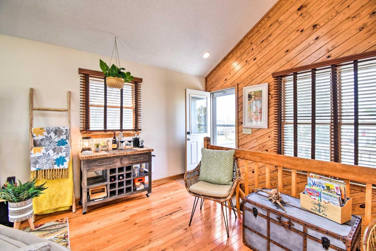 Holiday home High-end Canalfront Paradise With Dock And Kayaks!